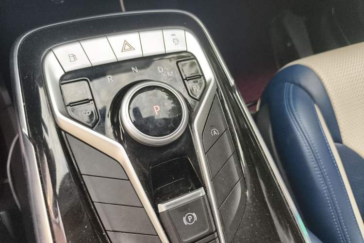 Used SAIC MAXUS G20 2021 Facelifted PLUS 2.0T Gasoline Automatic Luxury Edition Gear Lever