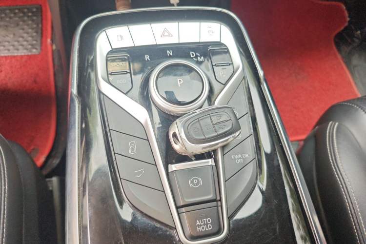 Used SAIC MAXUS G20 2021 PLUS 2.0T Gasoline Automatic Luxury Executive Edition Gear Lever