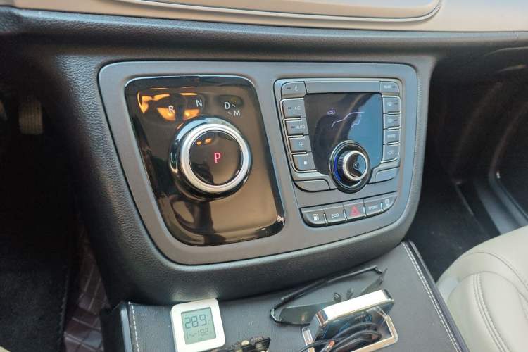 Used SAIC MAXUS G20 2021 PLUS 2.0T Gasoline Automatic Flagship Edition Gear Lever