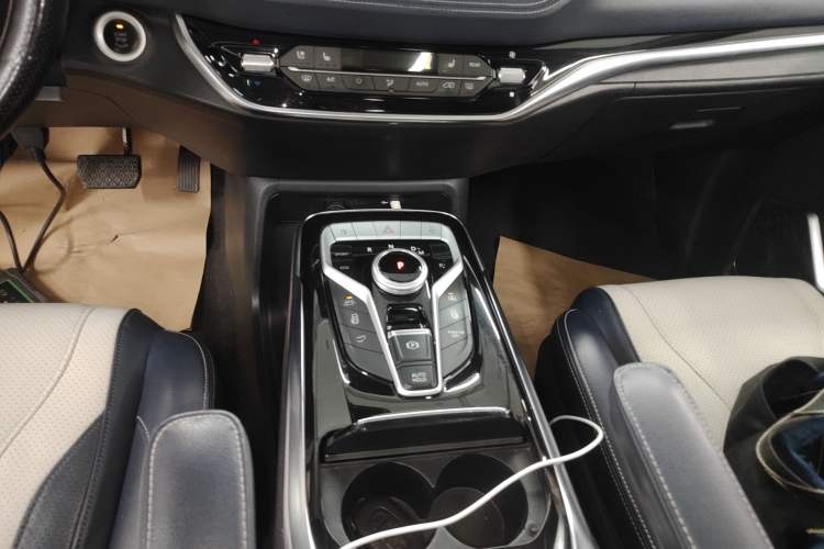 Used SAIC MAXUS G20 2021 PLUS 2.0T Gasoline Automatic ZhiZun Edition Gear Lever
