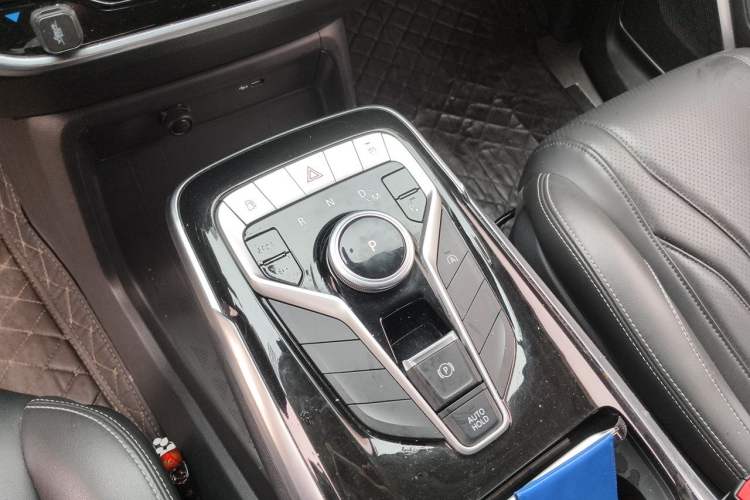 Used SAIC MAXUS G20 2021 Facelifted PLUS 2.0T Gasoline Automatic Luxury Edition Gear Lever