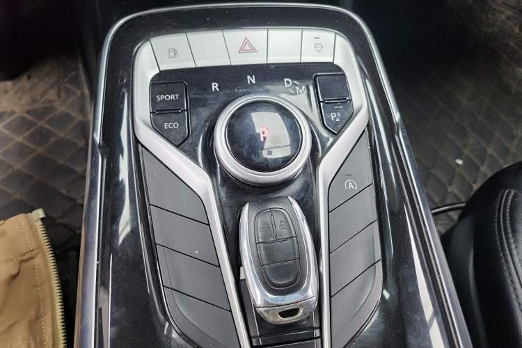 Used SAIC MAXUS G20 2021 Facelifted PLUS 2.0T Gasoline Automatic Luxury Edition Gear Lever