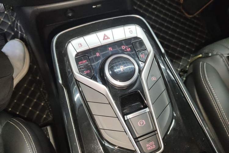 Used SAIC MAXUS G20 2021 Facelifted PLUS 2.0T Gasoline Automatic Luxury Edition Gear Lever