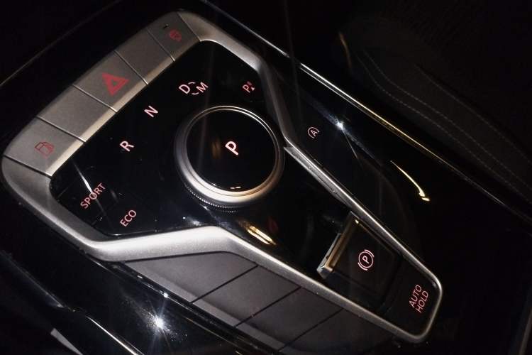 Used SAIC MAXUS G20 2021 PLUS 2.0T Gasoline Automatic Luxury Edition Gear Lever