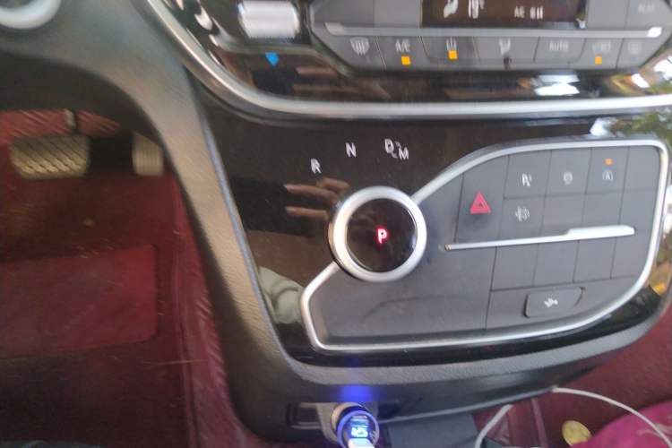 Used SAIC MAXUS G20 2021 Facelifted PLUS 2.0T Diesel Automatic Luxury Edition Gear Lever