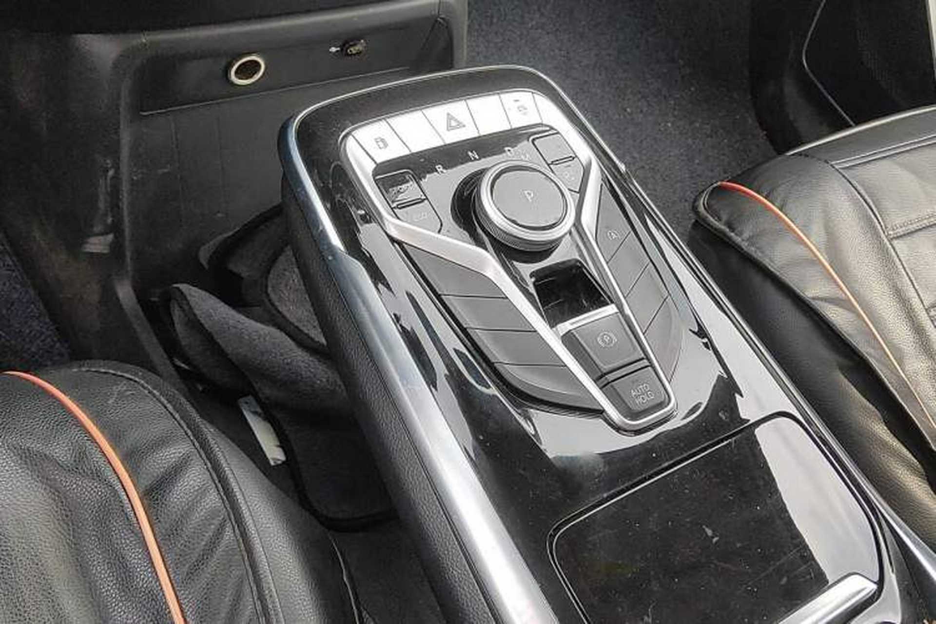Used SAIC MAXUS G20 2021 Facelifted PLUS 2.0T Gasoline Automatic Luxury Edition Gear Lever