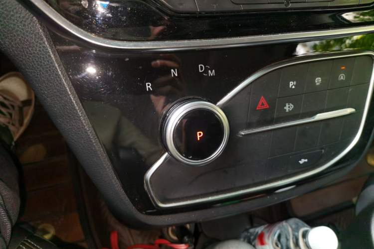 Used SAIC MAXUS G20 2021 Facelifted PLUS 2.0T Diesel Automatic Luxury Edition Gear Lever