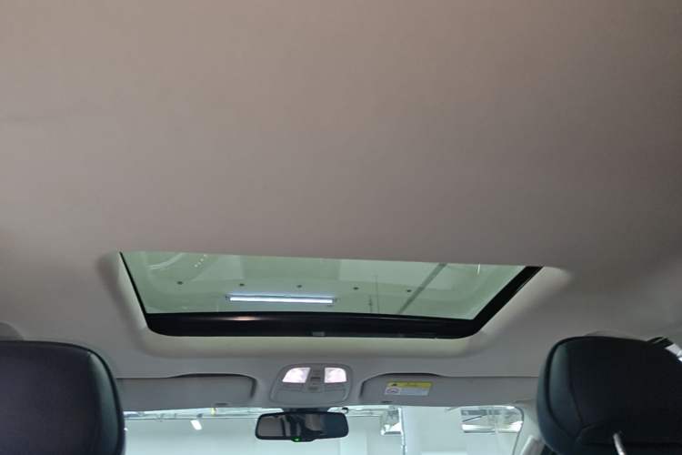 Used SAIC MAXUS G20 2021 PLUS 2.0T Gasoline Automatic Luxury Edition Headliner