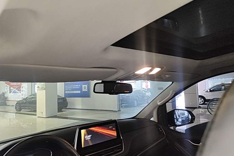 Used SAIC MAXUS G20 2021 Facelifted PLUS 2.0T Gasoline Automatic Luxury Edition Headliner