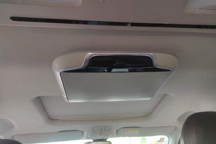 Used SAIC MAXUS G20 2021 PLUS 2.0T Gasoline Automatic Luxury Edition Headliner