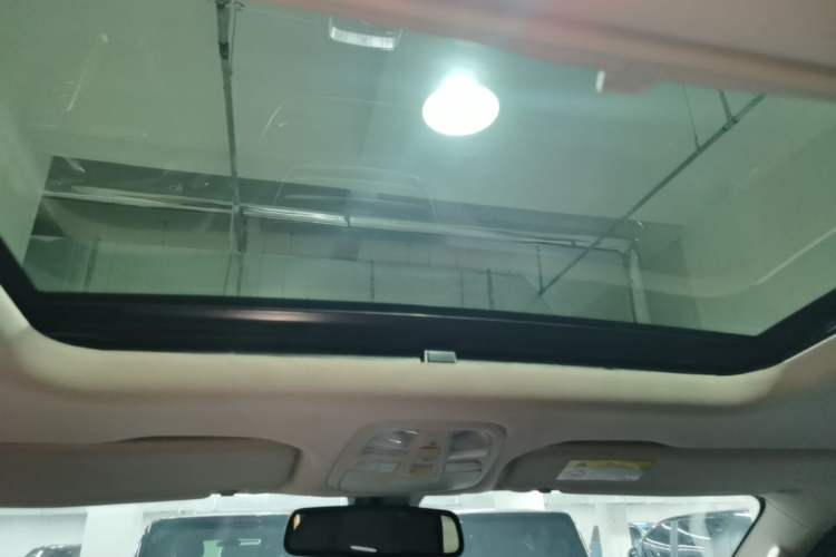Used SAIC MAXUS G20 2021 PLUS 2.0T Gasoline Automatic Luxury Edition Headliner