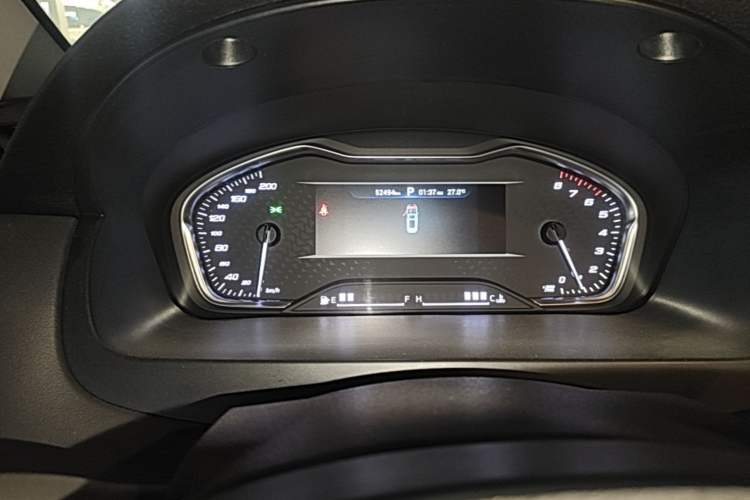 Used SAIC MAXUS G20 2021 Facelifted PLUS 2.0T Gasoline Automatic Luxury Edition Instrument Cluster