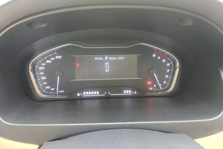 Used SAIC MAXUS G20 2021 Facelifted PLUS 2.0T Gasoline Automatic Luxury Edition Instrument Cluster