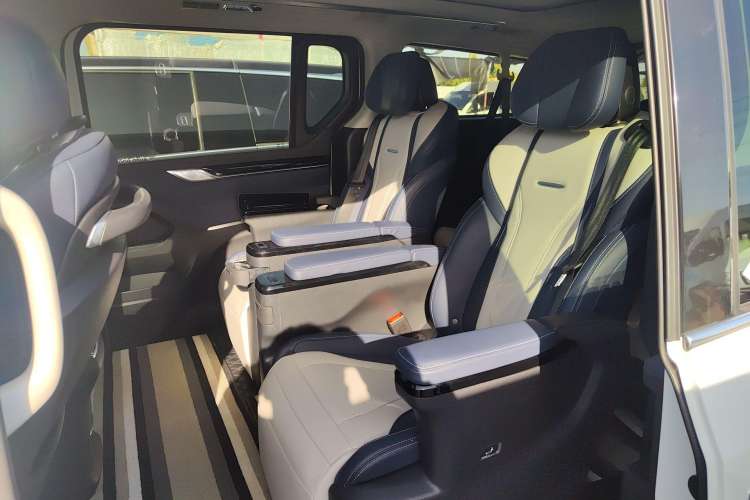 Used SAIC MAXUS G20 2021 PLUS 2.0T Gasoline Automatic ZhiZun Edition Interior 1