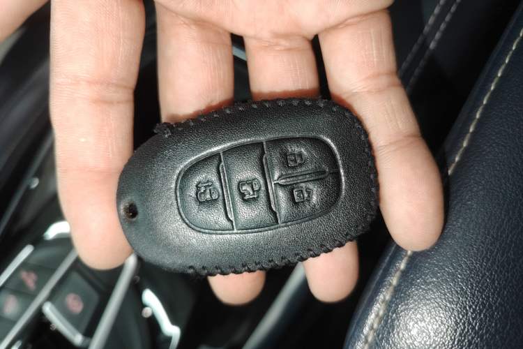 Used SAIC MAXUS G20 2021 PLUS 2.0T Gasoline Automatic ZhiZun Edition Interior 1