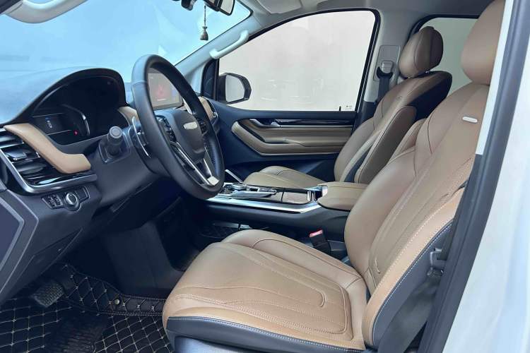 Used SAIC MAXUS G20 2021 Facelifted PLUS 2.0T Gasoline Automatic Luxury Edition Interior 1