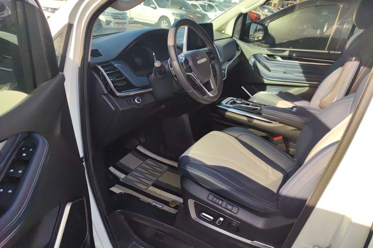 Used SAIC MAXUS G20 2021 PLUS 2.0T Gasoline Automatic ZhiZun Edition Interior 2