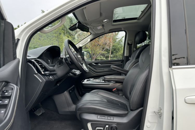 Used SAIC MAXUS G20 2021 PLUS 2.0T Gasoline Automatic Luxury Edition Interior 3