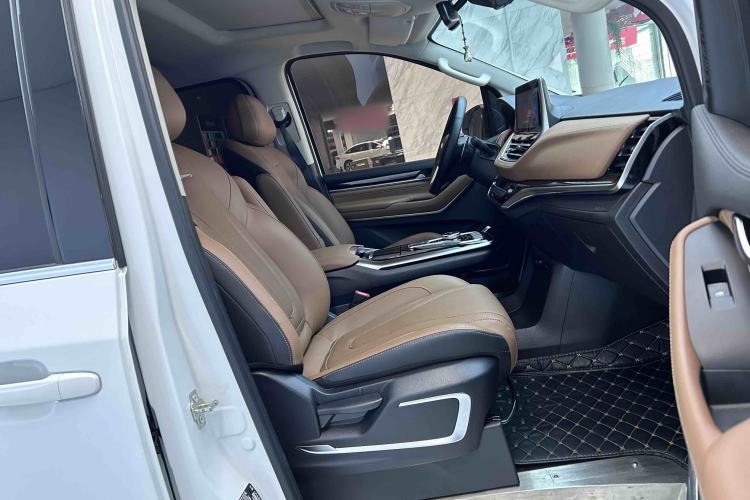 Used SAIC MAXUS G20 2021 Facelifted PLUS 2.0T Gasoline Automatic Luxury Edition Interior 3