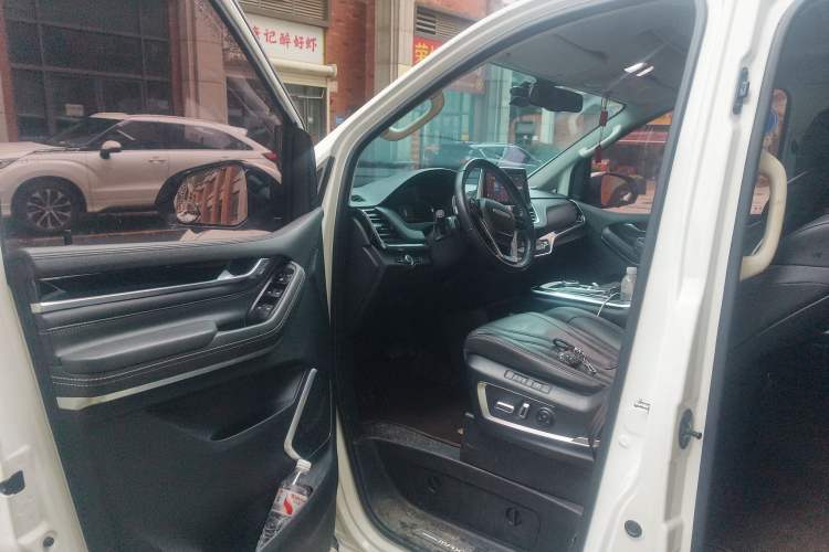 Used SAIC MAXUS G20 2021 PLUS 2.0T Gasoline Automatic Luxury Edition Interior 3