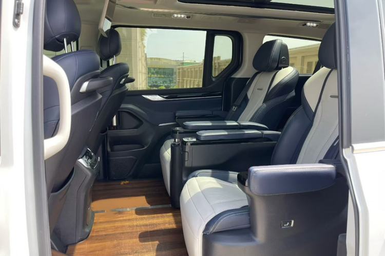 Used SAIC MAXUS G20 2021 PLUS 2.0T Gasoline Automatic Luxury Edition Interior 4