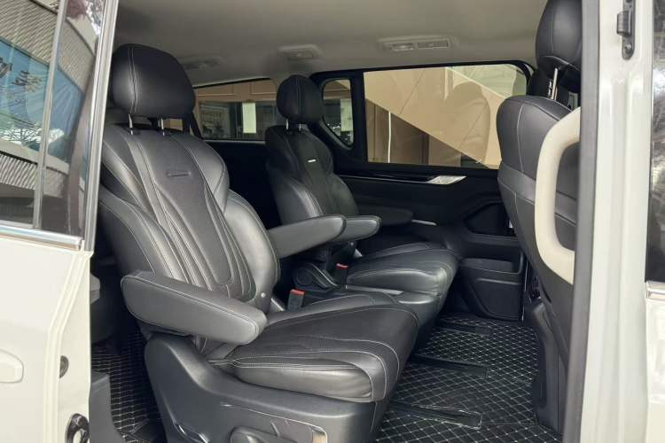 Used SAIC MAXUS G20 2021 Facelifted PLUS 2.0T Gasoline Automatic Luxury Edition Interior 4