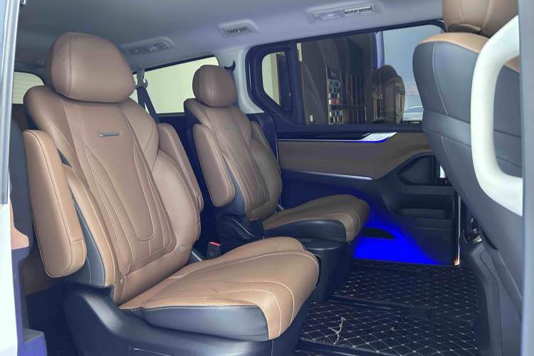Used SAIC MAXUS G20 2021 Facelifted PLUS 2.0T Gasoline Automatic Luxury Edition Interior 4