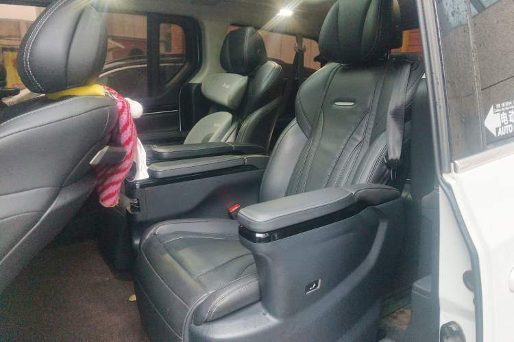 Used SAIC MAXUS G20 2021 PLUS 2.0T Gasoline Automatic Luxury Edition Interior 4