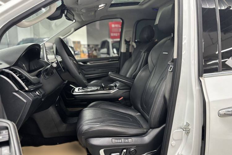 Used SAIC MAXUS G20 2021 PLUS 2.0T Gasoline Automatic ZhiZun Edition Interior 4
