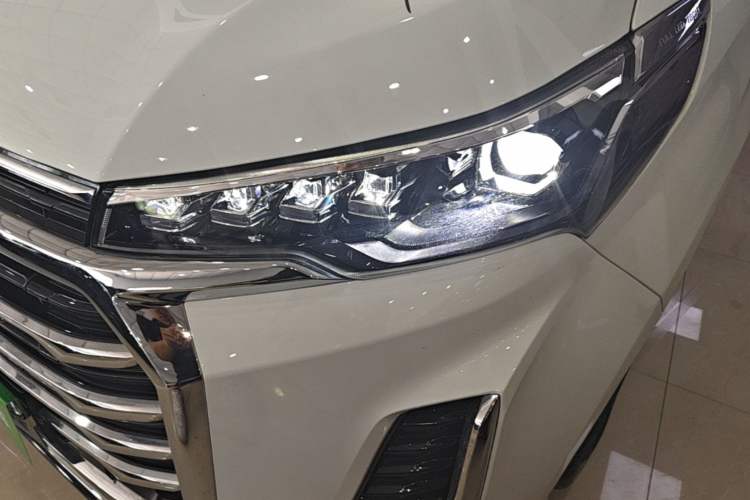 Used SAIC MAXUS G20 2021 PLUS 2.0T Gasoline Automatic ZhiZun Edition Left Front Headlight