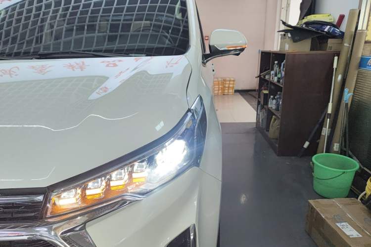 Used SAIC MAXUS G20 2021 Facelifted PLUS 2.0T Gasoline Automatic Luxury Edition Left Front Headlight