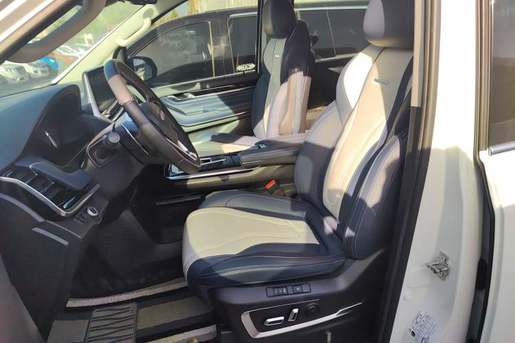 Used SAIC MAXUS G20 2021 PLUS 2.0T Gasoline Automatic ZhiZun Edition Left Front Seat