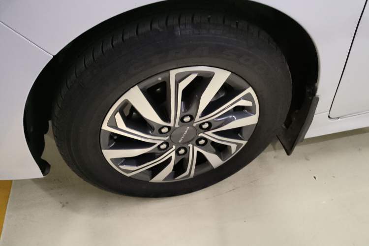 Used SAIC MAXUS G20 2021 Facelifted PLUS 2.0T Diesel Automatic Luxury Edition Left Front Wheel Hub