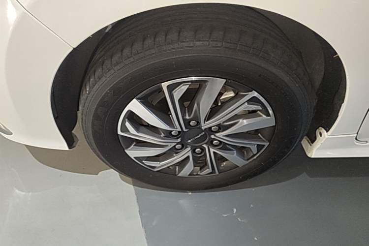Used SAIC MAXUS G20 2021 Facelifted PLUS 2.0T Gasoline Automatic Luxury Edition Left Front Wheel Hub