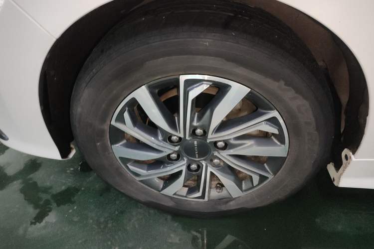 Used SAIC MAXUS G20 2021 Facelifted PLUS 2.0T Gasoline Automatic Luxury Edition Left Front Wheel Hub