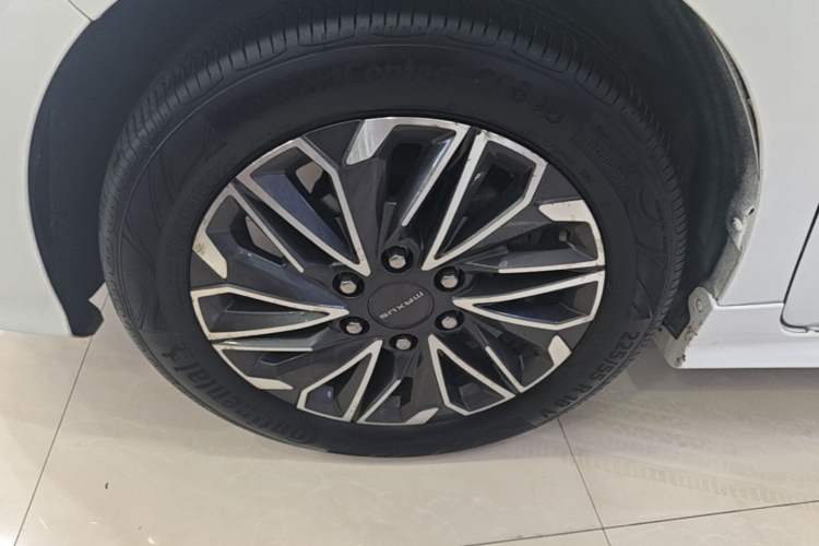 Used SAIC MAXUS G20 2021 PLUS 2.0T Gasoline Automatic ZhiZun Edition Left Front Wheel Hub