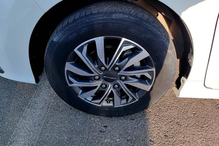 Used SAIC MAXUS G20 2021 Facelifted PLUS 2.0T Gasoline Automatic Luxury Edition Left Front Wheel Hub