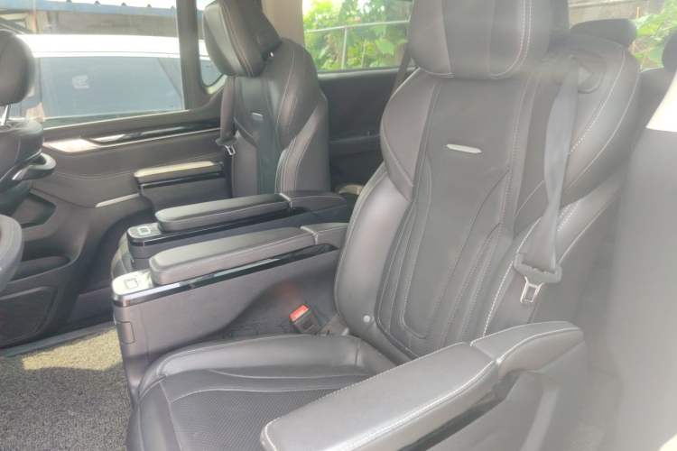 Used SAIC MAXUS G20 2021 PLUS 2.0T Gasoline Automatic Luxury Edition Left Rear Seat
