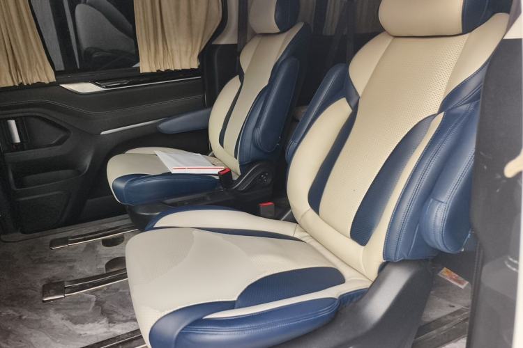 Used SAIC MAXUS G20 2021 Facelifted PLUS 2.0T Gasoline Automatic Luxury Edition Left Rear Seat