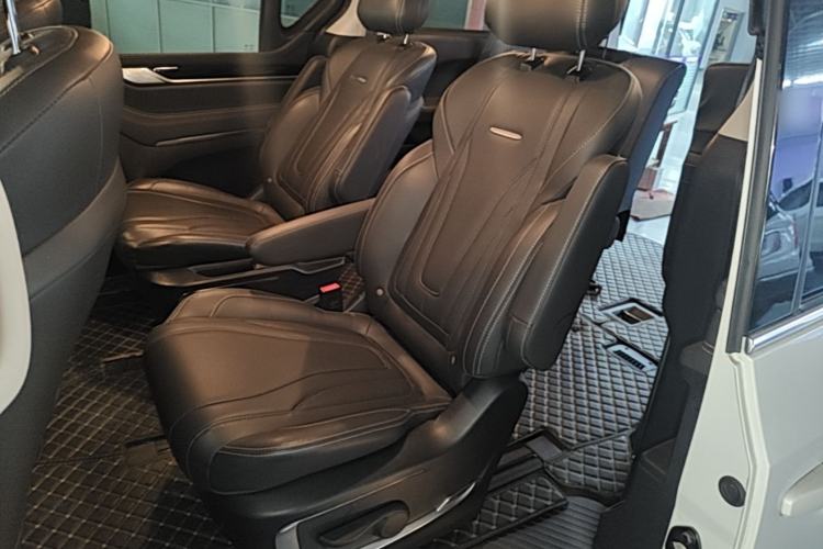 Used SAIC MAXUS G20 2021 Facelifted PLUS 2.0T Gasoline Automatic Luxury Edition Left Rear Seat