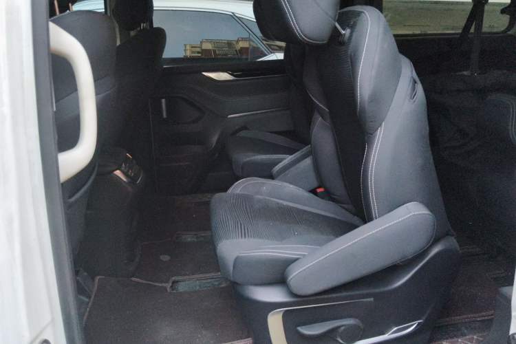 Used SAIC MAXUS G20 2021 PLUS 2.0T Gasoline Automatic Luxury Edition Left Rear Seat