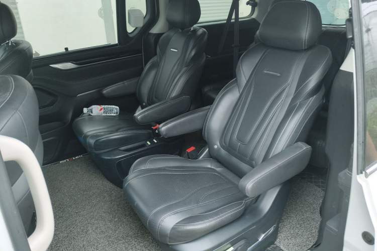 Used SAIC MAXUS G20 2021 Facelifted PLUS 2.0T Gasoline Automatic Luxury Edition Left Rear Seat