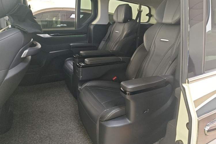 Used SAIC MAXUS G20 2021 PLUS 2.0T Gasoline Automatic ZhiZun Edition Left Rear Seat