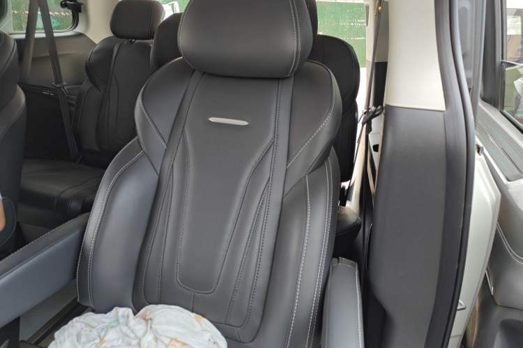 Used SAIC MAXUS G20 2021 Facelifted PLUS 2.0T Gasoline Automatic Luxury Edition Left Rear Seat