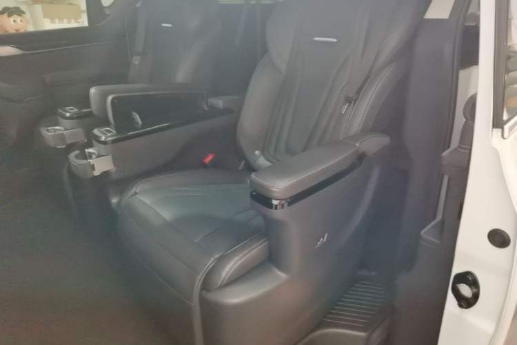 Used SAIC MAXUS G20 2021 PLUS 2.0T Gasoline Automatic Luxury Edition Left Rear Seat