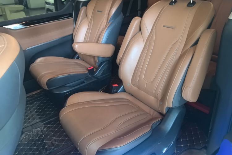 Used SAIC MAXUS G20 2021 Facelifted PLUS 2.0T Gasoline Automatic Luxury Edition Left Rear Seat