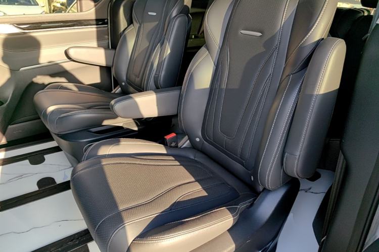 Used SAIC MAXUS G20 2021 Facelifted PLUS 2.0T Gasoline Automatic Luxury Edition Left Rear Seat