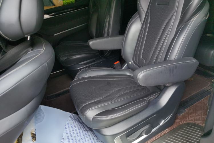 Used SAIC MAXUS G20 2021 Facelifted PLUS 2.0T Diesel Automatic Luxury Edition Left Rear Seat