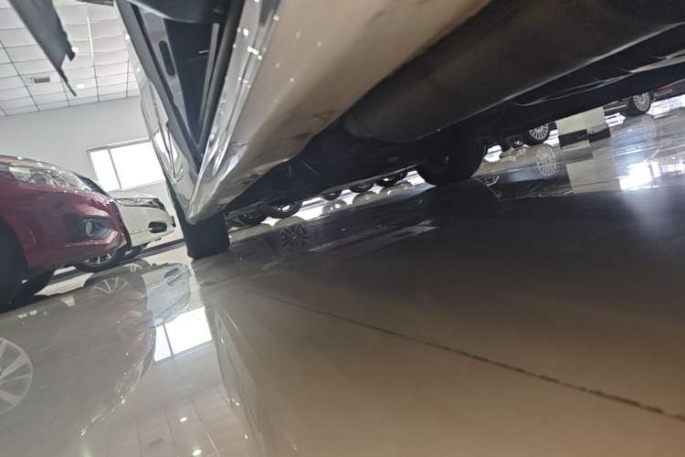 Used SAIC MAXUS G20 2021 PLUS 2.0T Gasoline Automatic ZhiZun Edition Left Side Sill