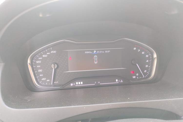 Used SAIC MAXUS G20 2021 PLUS 2.0T Gasoline Automatic Luxury Edition Odometer Close Up